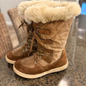 Vibram Women's Tan Fur-Lined Boots size 6